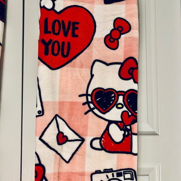 Hello Kitty Valentines blanket - Picture 1 of 6